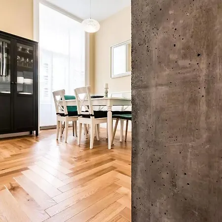Ventura Ridge * Budapest